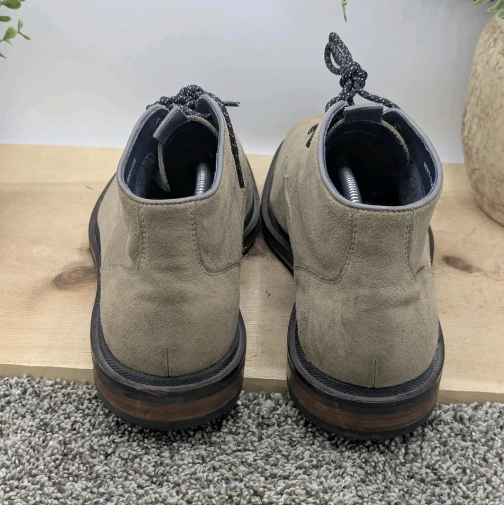 Cole Haan Men's Size 10M Roundhill Grand Chukka Heeled Water Resistant Boots ***